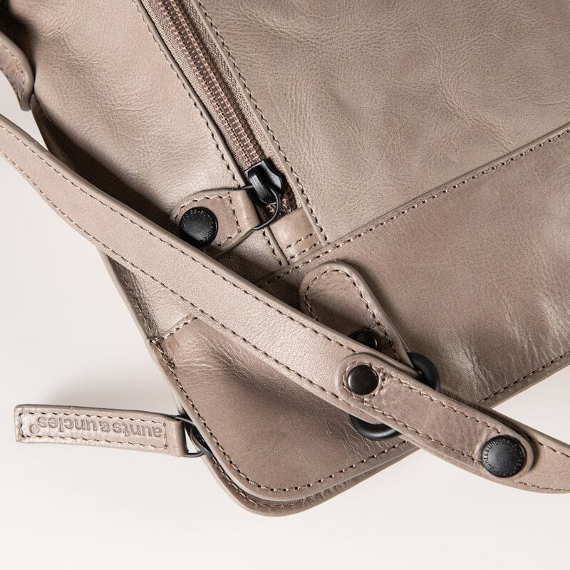 Aunts & Uncles Grandma's Luxury Club Backpack / Shoulderbag Mrs. Crumble Vintage Khaki Aunts & Uncles 