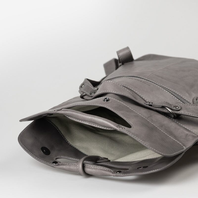 Aunts & Uncles Grandma's Luxury Club Backpack / Shoulderbag Mrs. Mince Pie Oyster Grey Aunts & Uncles 