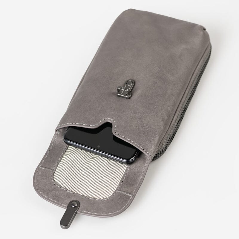 Aunts & Uncles Grandma's Luxury Club Mrs. Lemon Twist Telefoontasje Oyster Grey Aunts & Uncles 
