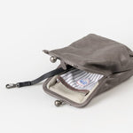 Aunts & Uncles Grandma's Luxury Club Mrs. Sugar Pop Telefoontas - Beugeltasje Oyster Grey Aunts & Uncles 