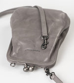 Aunts & Uncles Grandma's Luxury Club Mrs. Sugar Pop Telefoontas - Beugeltasje Oyster Grey Aunts & Uncles 
