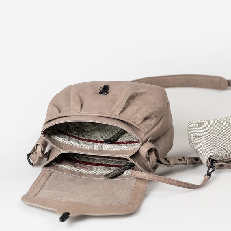 Aunts & Uncles Grandma's Luxury Club Mrs.Coconut Cake Shoulderbag Vintage Khaki Aunts & Uncles 