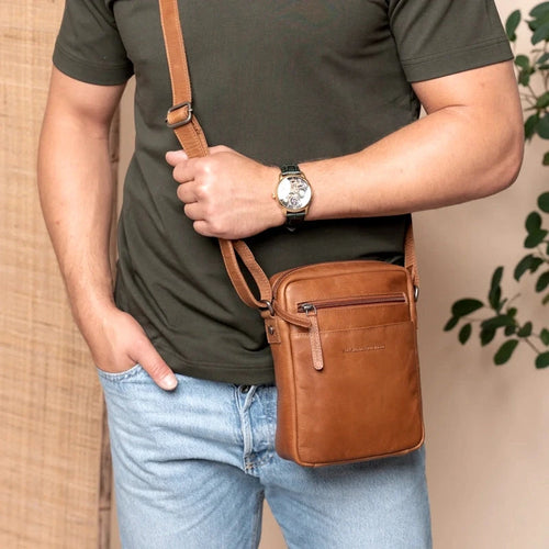 Chesterfield Brand Laveno Schoudertas Cognac Chesterfield Brand 