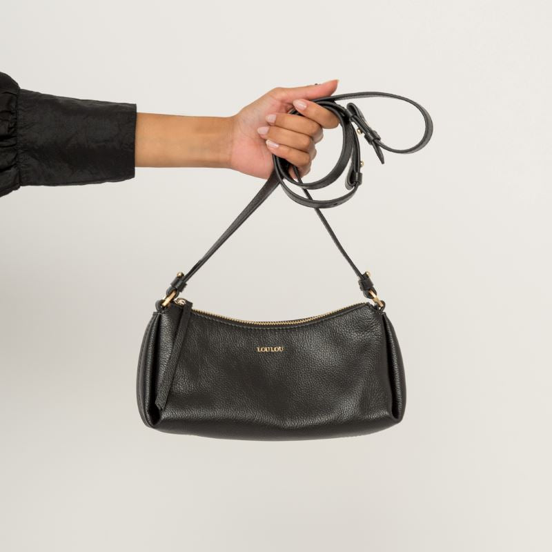 LouLou Essentiels Lisa Baguette tas Black Gold LouLou Essentiels 